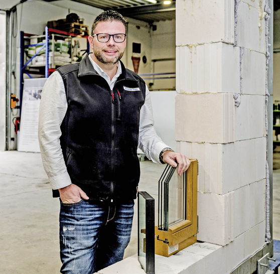 Der Sachverständige Alexander Dupp ist mit seinem Büro in Girod im Westerwald eine der ersten Adressen, wenn es um fachliches Know-how rund um  ­ Fenster, ­Türen, Tore und sonstige Sicherheits­bauteile zum Verschließen von Durch­dringungen geht.