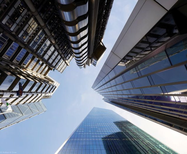 Der eindrucksvolle Entwurf des 190 m hohen Büroturms stammt aus der Feder der Architekten von Kohn Pedersen Fox (KPF)