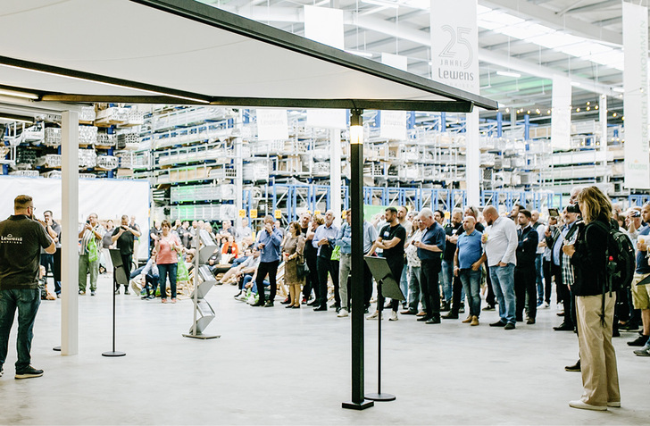 Produktpräsentation: Eine gute Möglichkeit für die Besucher, Neuheiten aus erster Hand zu erfahren und detailliert erklärt zu bekommen. - © Foto: Lewens
