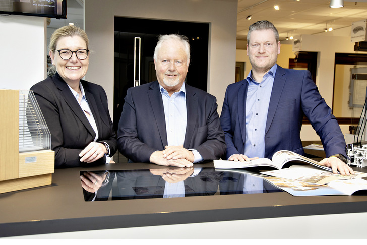 Die Ideal-Geschäftsführung mit Sabine Weinstock, Ludwig Weinstock und Stefan Weinstock hat in diesem Jahr mehr als nur das Logo ausgetauscht. Details werden hier im Interview verraten. - © Foto: IDEAL Fensterbau Weinstock GmbH
