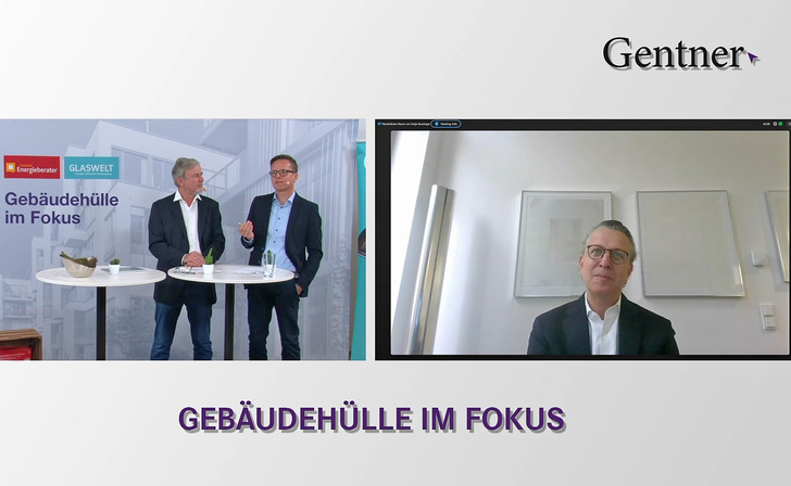 Dr. Greiner im Gespräch mit den Moderatoren des Fachforums Gebäudehülle im Fokus - © GW
