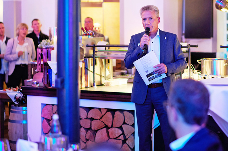 Wertvoller Austausch: Andreas Hartleif legte als Vorstandsvorsitzender der Veka AG dar, wie wichtig die gemeinschaftliche Entwicklung Strategien für eine erfolgreiche Zukunft ist.