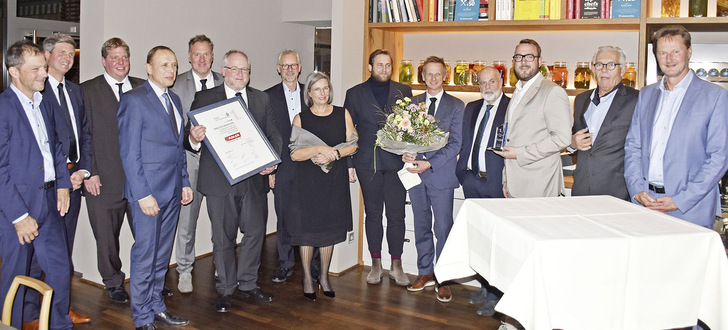 In der Feierstunde am 08. November in Ulm. In der Bildmitte zu sehen: Andrea ­Berghofer, geschäfts­führende Gesellschafterin bei Adler.