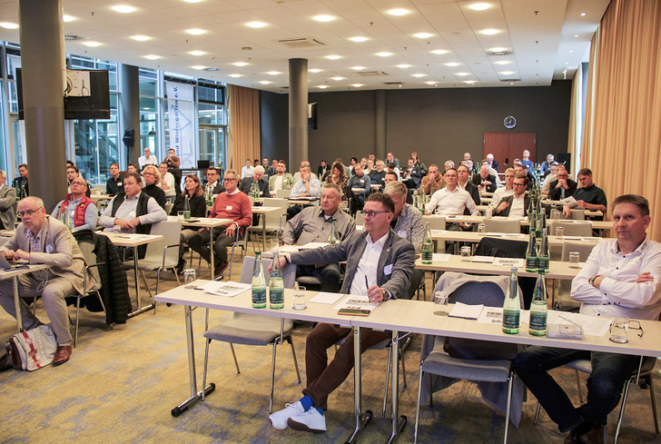 100 Teilnehmer hatten sich in Berlin eingefunden, um die Wintergartentage des Bundesverbandes Wintergarten zu verfolgen und sich auszutauschen.