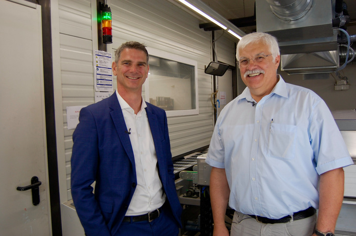 Fabio Insalata und Jochen Günther freuen sich über die strategische Partnerschaft mit StatLab.