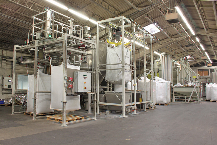 Produktionshalle der Polyten Recycling GmbH