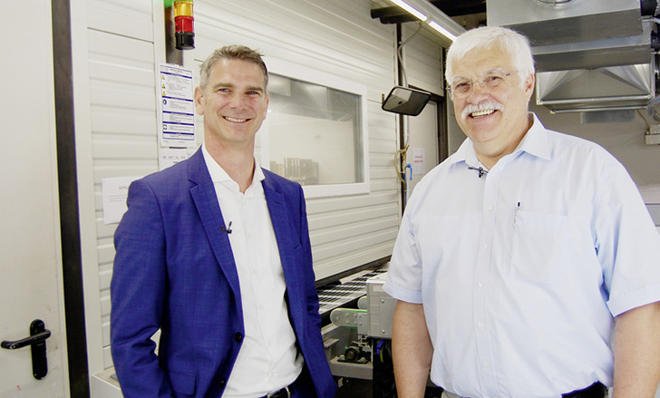 Fabio Insalata und Jochen Günther freuen sich über die strategische Partnerschaft mit StatLab.