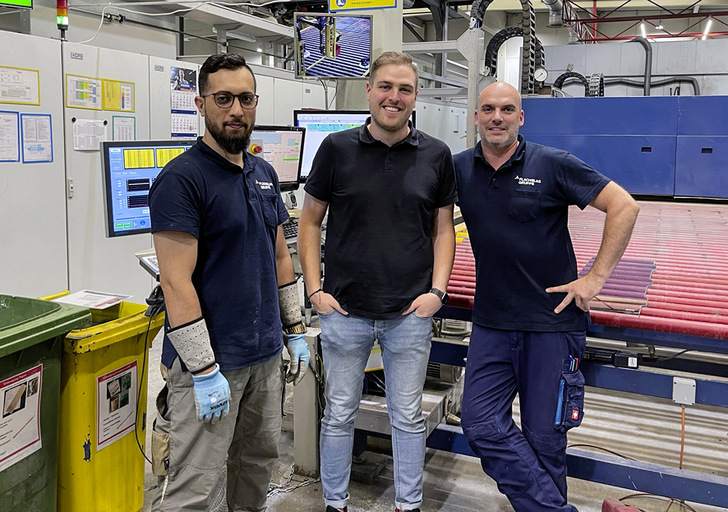 Von links: Mahmood Alhamd, Bediener, Martin Werner, ­Technischer Leiter, und Kirsch, Teamleiter Wärmebehandlung bei Flachglas ­Wernberg