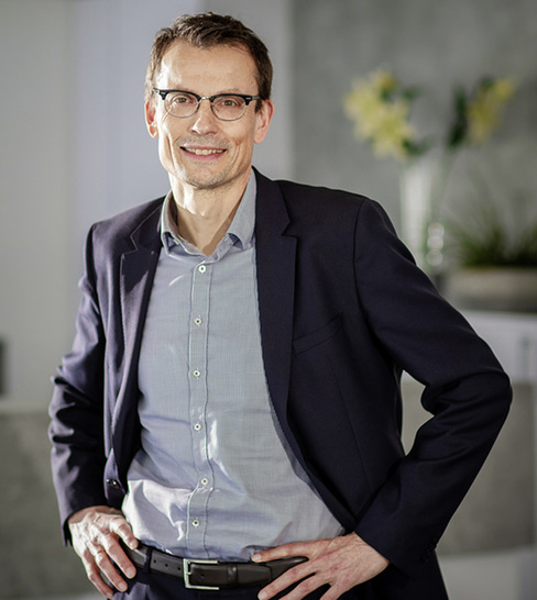 Geschäftsführer Ralf Kern ist es wichtig ­passende Lösungen für die aktuellen Heraus­forderungen unserer Zeit wie Energie­effizienz bereitzustellen. - © Foto: Rademacher Delta Dore GmbH
