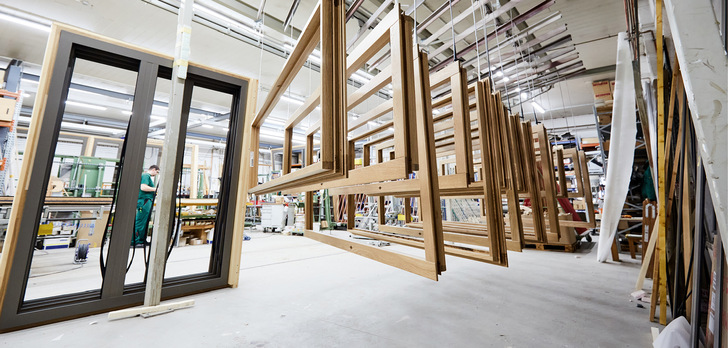  Gerade in Betrieb genommen: Neue Fördertechnik in Vorbereitung auf die Inbetriebnahme des Spritzroboters