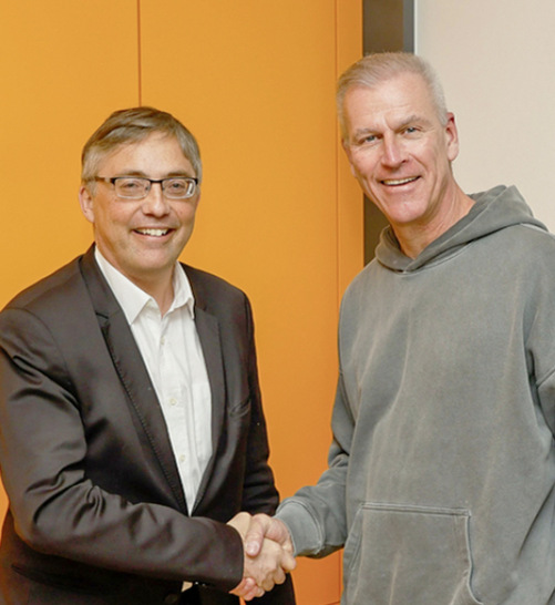  Die beiden CEOs der Partnerunternehmen: Links Pascal Portelli, CEO der DELTA DORE Group und rechts Dr. Peter Mrosik, Geschäftsführender Gesellschafter der profine Group.