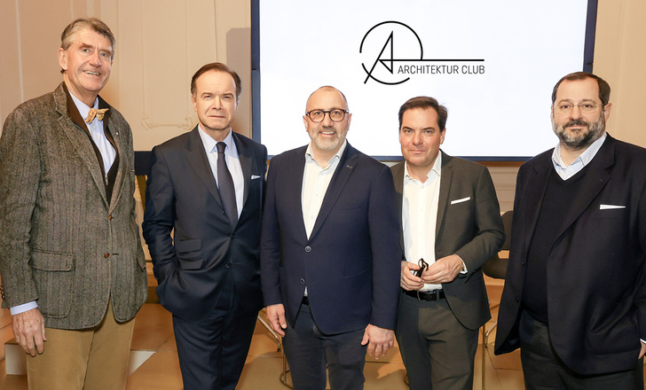  v. l. n. r: Univ.-Prof. Architekt Dipl.-Ing. Christoph M. Achammer (Vorstandsvorsitzender ATP architekten ingenieure), Mag. Thomas Winkler, LL. M. (CEO UBM Development AG),  Andreas Kraler (Geschäftsführender Gesellschafter der HELLA-Gruppe), Rainer Nowak (Ressortleiter Wirtschaft, Innen- und Außenpolitik Kronen Zeitung),
Daniel Riedl, FRICS (Vorstandsmitglied Vonovia SE