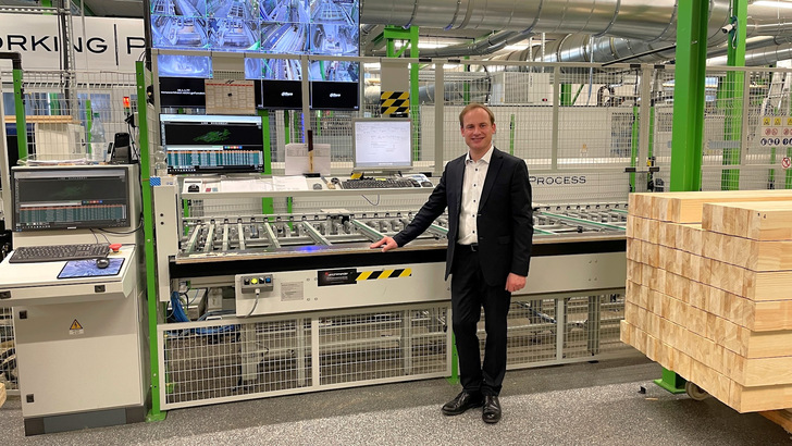  Geschäftsführer Florian Kneer: „Das moderne CNC-Bearbeitungszentrum mit einer beeindruckenden Produktionsleistung am Standort Westerheim ermöglicht uns eine bislang unerreichte Produktqualität mit kurzen Lieferfristen.“