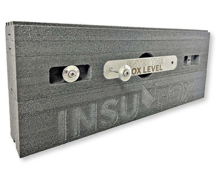  Die ­Musterbox von Gargiulo vermittelt einerseits ­einen Eindruck von der Materialität des hochverdichteten HT-Schaums, der für das ­Unterbauprofil Insufox zur Anwendung kommt; ­andererseits ­laden die Schrauben dazu ein, sich selbst von den Montage­eigenschaften zu überzeugen.