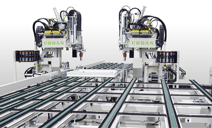  Ein Highlight am Stand von Urban auf der Fensterbau Frontale in Nürnberg ist die neue Schweißraupen-Verputzmaschine SV 830.
