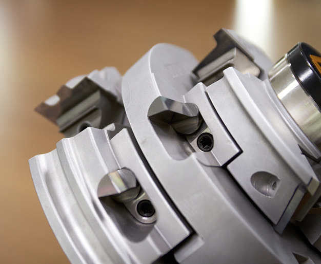  Durch die Monoblock-Bauweise des Werkzeug­körpers erzielt Laser HP Bestwerte in der Schnittgeschwindigkeit, Geräuschreduzierung, und Oberflächenqualität.