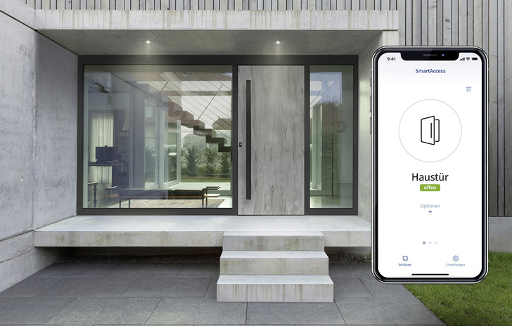  Das Smartphone wird zum Schlüssel: die intuitiv bedienbare App zum Tür- und Tor­öffner. Die Bluetooth-Zutrittskontrolle erlaubt die Türöffnung ohne Internet oder Cloud. Einfach, wie die Bedienung, ist die Montage des SmartAccess Funkmoduls auf den Fuhr Motorschlössern.