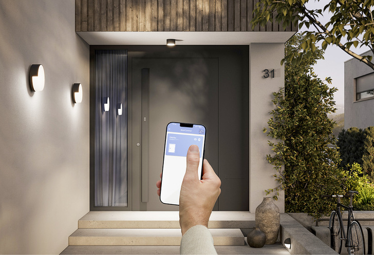  Die neue Generation motorischer Sicherheits-Tür-Verriegelungen von Winkhaus punktet mit intelligenten Features.