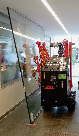  Hier ein Riebsamen Glasboy beim Seitentransport.