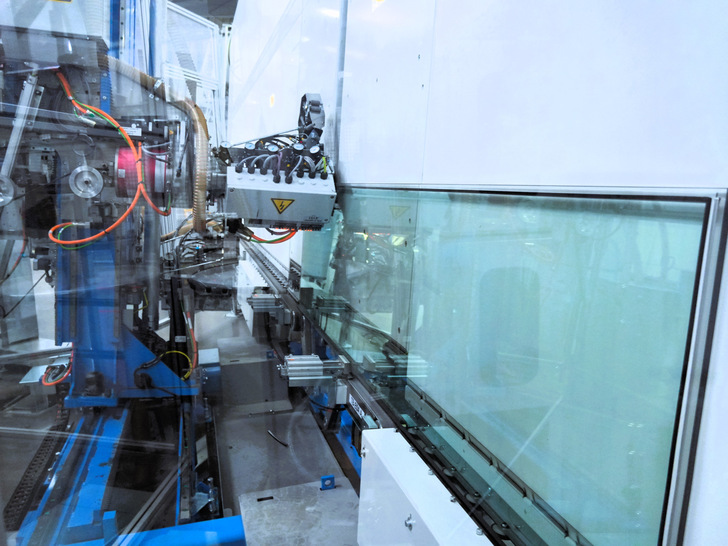 Die ISO-Linie umfasst Standardkomponenten zu Randentschichtung, Waschen und Glasinspektion sowie einigen Anwendungen mit speziell entwickelten Komponenten.