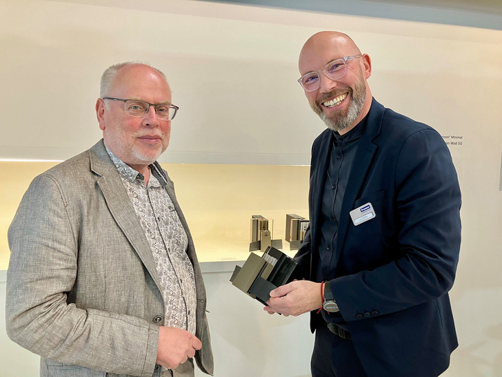 GW Redakteur Olaf Vögele (l.)  im Gespräch mit Lars Dörfer, Country Manager DACH, von Renson.