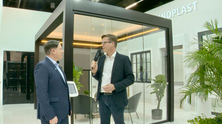  Jens Eberhard, GF von Oknoplast Deutschland im Gespräch mit Daniel Mund.