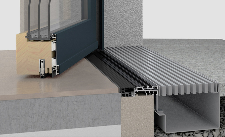  Diese Nullschwelle setzt nicht nur neue Maß­stäbe für die Wohnqualität, sondern bietet auch 100 % Barrierefreiheit für Balkon-, ­Terrassen- und Haustüren aus Holz und Holz-Aluminium.