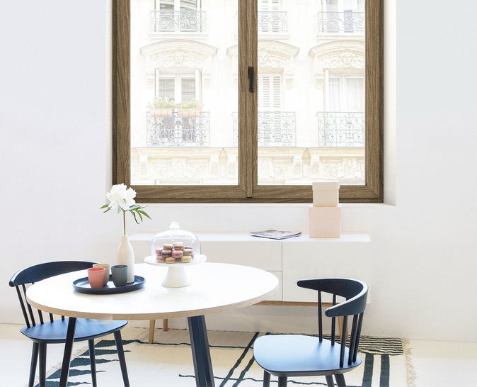  Es gibt vorerst elf Arten von ­I-tec Decor: Zehn Holztöne mit Eiche natur, Eiche grau, ­Eiche weiß, Eiche olivgrau, Eiche schwarzgrau, Eiche hell, ­Eiche tabacco, Nussbaum natur, Nussbaum rot, Fichte natur und ­Beton grau