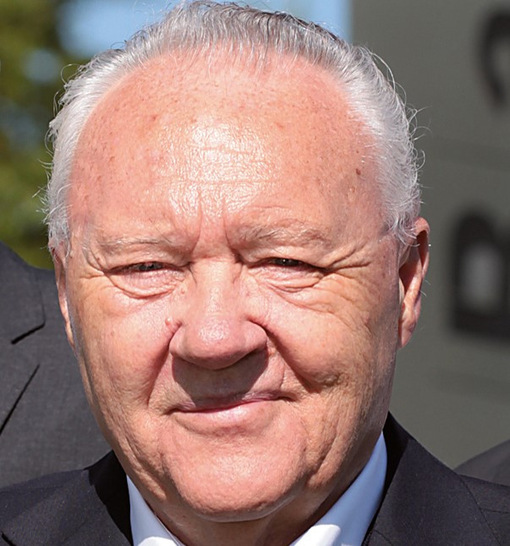 Albert Bartels senior startete 1995 gemeinsam mit seinem gleichnamigen Sohn die Bartels Systembeschläge GmbH, kurz BaSys. Er verstarb am 17. April 2024.