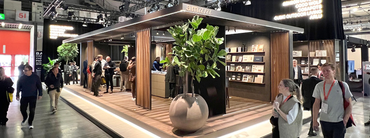  Mit Amani will Renson das Leben im Freien auf die nächste Stufe bringen, übersetzt in modernen Komfort und endlose Personalisierung. Als ein einzigartiger Lebensraum im Freien, soll Amani den Raum geben, um harmonisches Outdoor Leben im Freien in vollen Zügen geniessen zu können.