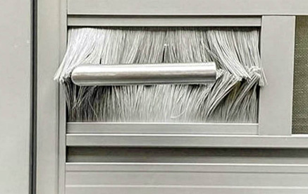  Insektenschutz, der zwischen Tür und Raffstore passt.