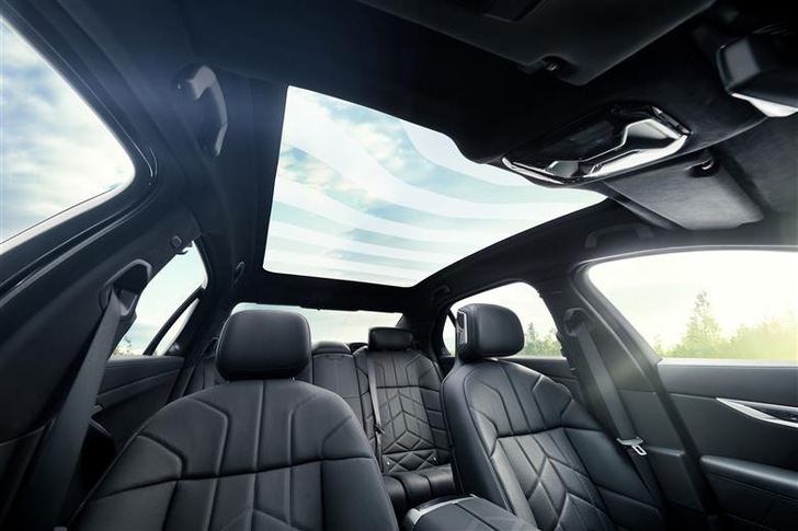 Gemeinsam mit Webasto hat Guardian Glass nun Panorama-Dächer aus schaltbarem Glas entwickelt.