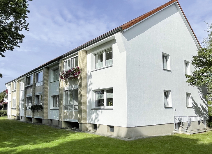 Bei der Sanierung eines Mehrfamilienhauses in Rendsburg verantwortet der Montagebetrieb Haß die Fenstererneuerung.