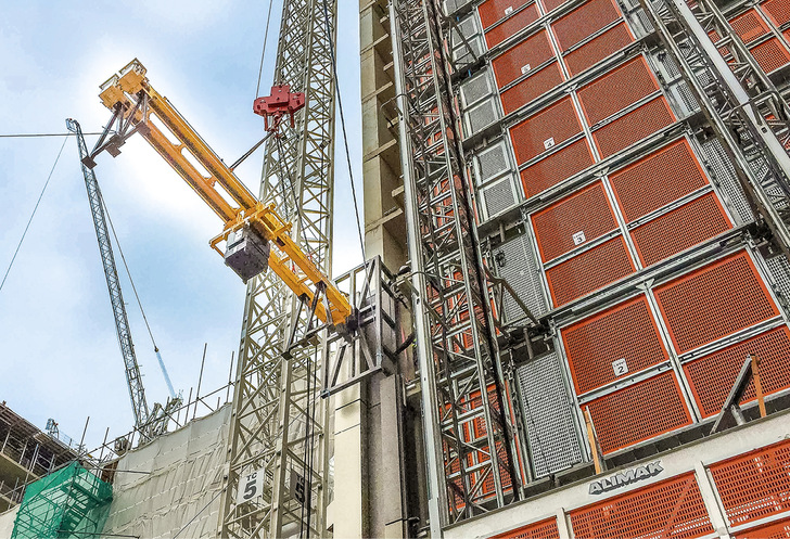 Für die Montage unter Klettergerüsten bietet Heavydrive eine einfache und sichere Lösung mit sogenannten Kontertraversen in unterschiedlichen Ausführungen an.