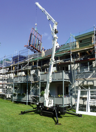 Der hyCrane kann bis zu 1000 kg tragen und das bei einer maximalen Hubhöhe von 19 m. Die ­seitliche Reichweite des Krans beträgt 9,5 m.