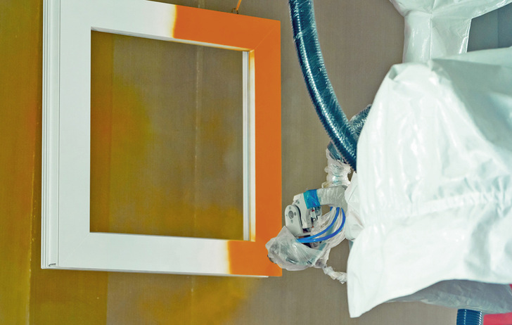 Witterungsbeständig, belastbar und farbtonstabil: Auf Kunststofffenstern spielt ­Polycolor Top 2K seine Stärken besonders gut aus.