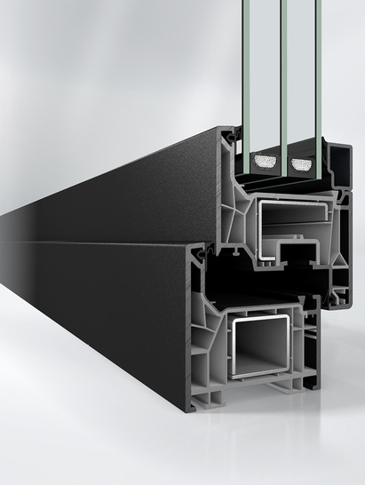 Für eine harmonische Optik in Kombination mit dunklen Oberflächen, ist Schüco FocusIng auch mit grauen Profilen erhältlich.