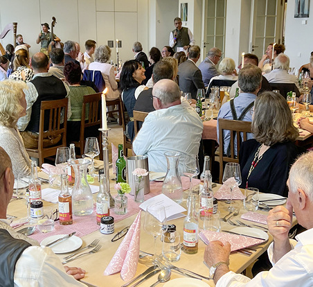 Obermeister Meinhard Berger bekam vom BVRS die goldene Ehrennadel verliehen.