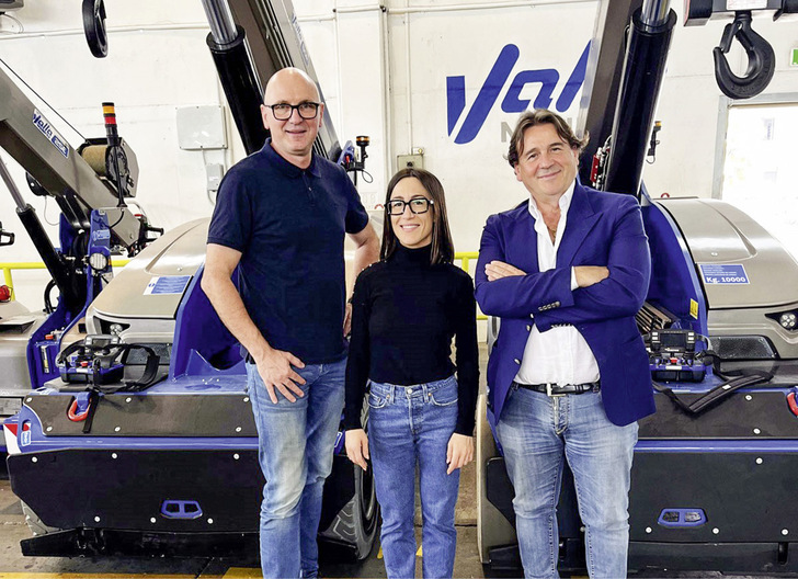 Uplifter pflegt seit Jahren eine gute Partnerschaft mit dem Team des italienischen Mobilkranherstellers Valla.