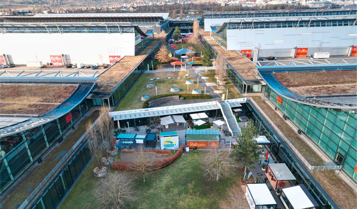 Die Sonderveranstaltung OUTDOOR AMBIENTE LIVING der R+T zeigt im Messepark der Stuttgarter Messe eindrucksvoll das Portfolio und Leistungspotenzial der Outdoor Living Branche auf.