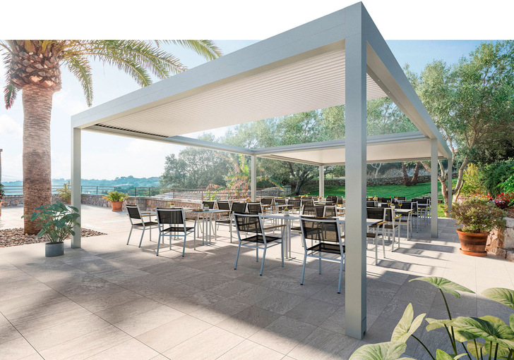 Die modularen und vielseitigen Pergolen von Gibus können nicht nur Wohnräume, sondern auch Hotel- und Gastronomiebereiche aufwerten.