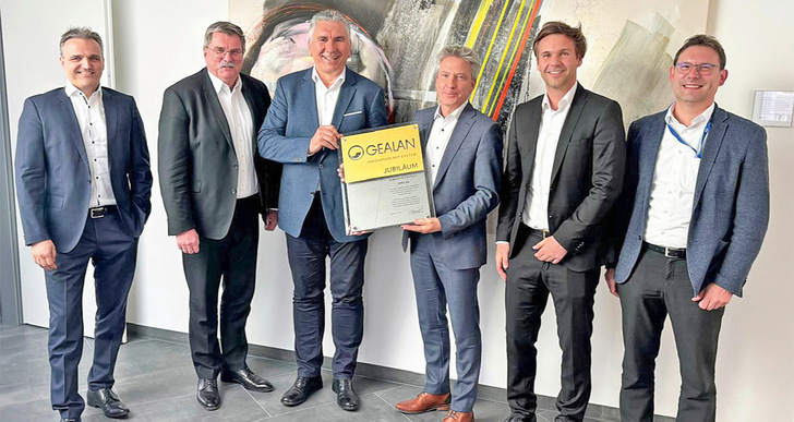 (v.l.) Tino Albert (Gealan-GF Technik & Finanzen), Michael Pattalon (Leiter Konzernplanung & Controlling Veka), Ivica Maurović (Sprecher der Gealan-GF), Andreas Hartleif (Vorstandsvorsitzender der Veka AG), Pascal Heitmar (Vorstand Finanzen Veka AG) und Alexander Jahn (Kaufmännischer Leiter Gealan).