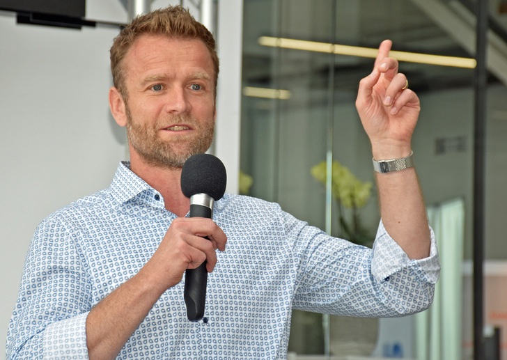 Solarlux-Geschäftsführer Stefan Holtgreife auf einer Veranstaltung im eigenen Haus.