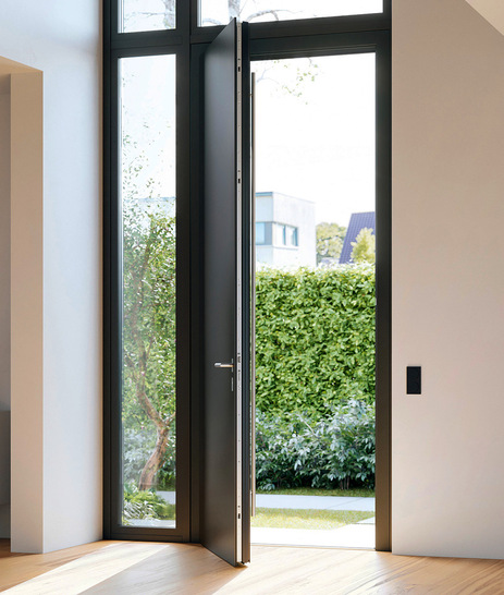 Durch die freie Kombinierbarkeit sämtlicher Upgrades lässt sich die Mehrfachver­riegelung BS 3700 bedarfsgerecht auslegen – vom ­optionalen A-Öffner bis zu den ­Anschlussstulpen für 3 m hohe Türen.