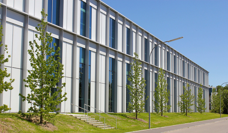 Die Fassade des Campus Kolding wurde mit Linit-Fassadenelementen ausgestattet.