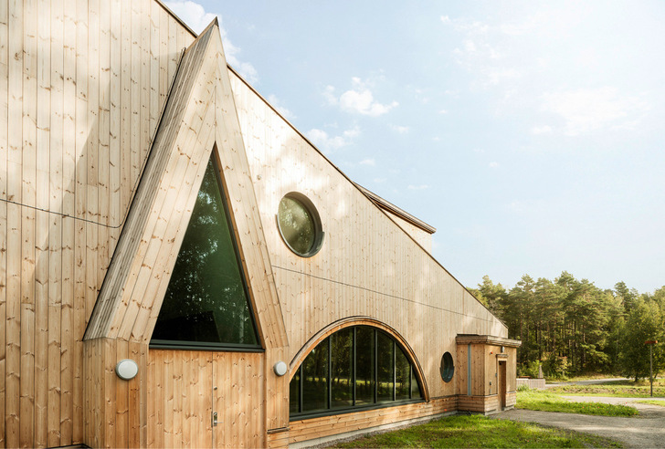 Die schaltbaren ConverLight Gläser übernehmen bei Bedarf den Sonnenschutz, selbst bei Modellscheiben.