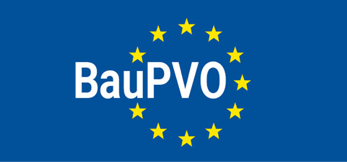 Am 10. April 2024 wurde die Überarbeitung der EU-Bauproduktenverordnung im EU-Parlament verabschiedet, um Barrieren für den freien Handel zu beseitigen.