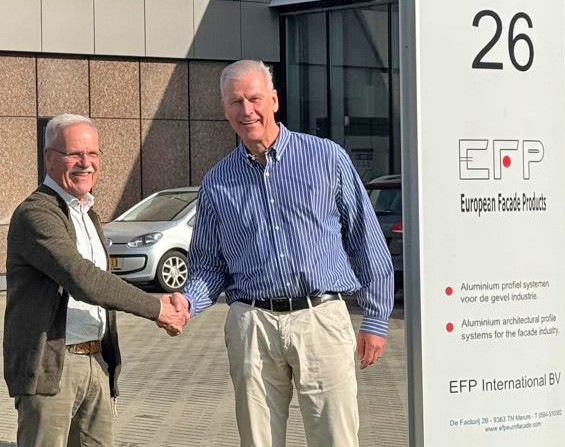 Bram Hannessen (links) und Dr. Peter A. Mrosik am Firmensitz der EFP International B.V. im niederländischen Marum.