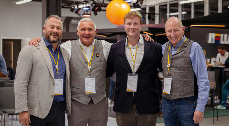 Fachhändler, die das Verkaufskonzept Cube in ihren Schauraum übernehmen: André Urban, Rolladen ­Handel Porz Köln, Gordon Zapf, Vertriebsleiter Fachhandel, Christian Fahl, Hefa Kremperheide und Mike Schiefer­decker, B1 Berlin.