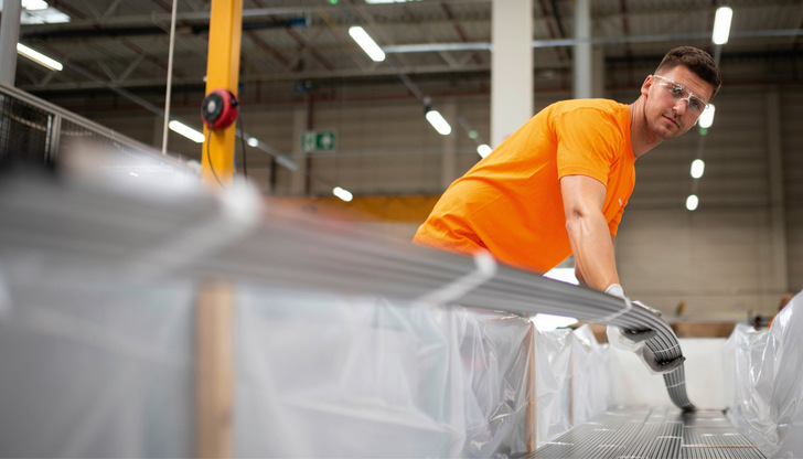 Nachhaltige Herstellung: Die Produktion der Swisspacer Abstandhalter im polnischen Gliwice wird mit erneuerbaren Energien betrieben. Das wird sich auch auf die kommenden neuen EPDs positiv auswirken.